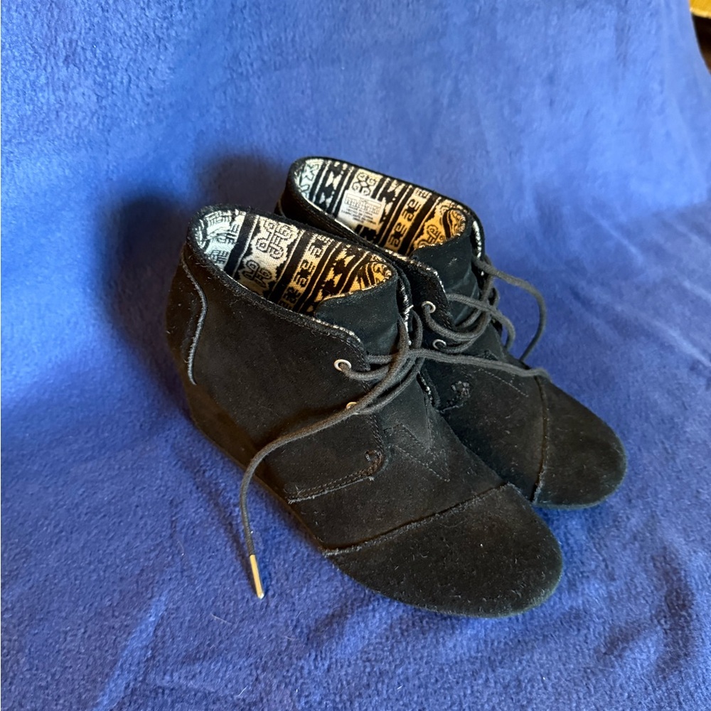 Toms Kala suede womens wedge heel ankle boots booties size 9 black